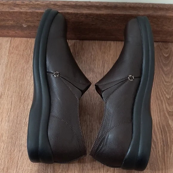 Women's Brown Leather Shoes - Picture 3 of 6